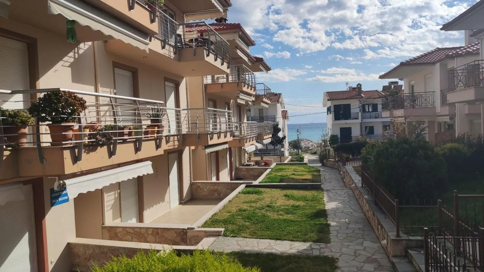 Loukas Apartment Nea Skioni